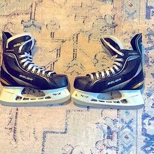 BAUER Supreme Pro Hockey Skates Tuuk Lightspeed Size 7 US 8.5 regular width.